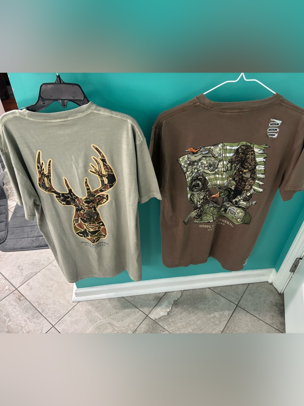 Men’s Simply Southern Tees Medium